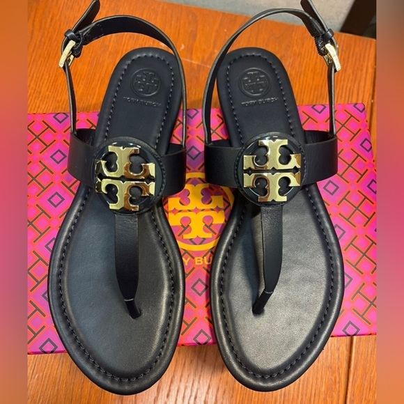 Tory Burch Shoes - Tory Burch Claire Bryce Black Leather Flat Thong Sandal Size 6 ✨Retail $250 EUC!